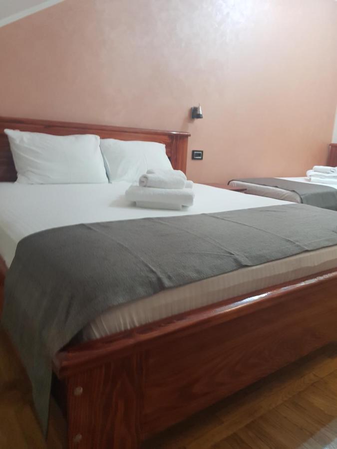 Hotel Kutko Панчево Экстерьер фото