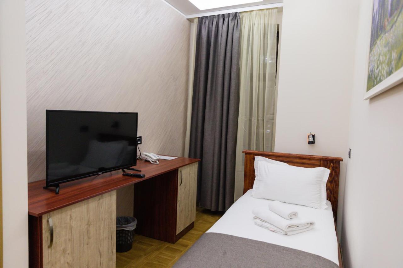 Hotel Kutko Панчево Экстерьер фото
